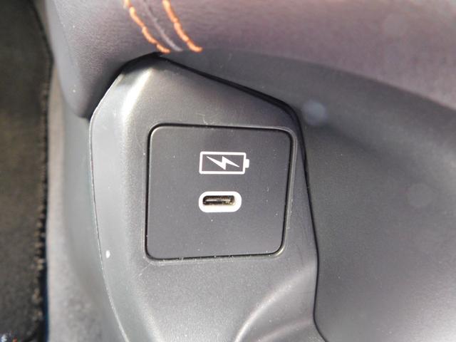 ＺＲ－Ｖ ｅ：ＨＥＶＺ　４ＷＤ　元試乗車　全周囲　前後ドラレコ　コネクトディスプレー　前後パーキングセンサー　電動バックドア　ＢＳＩ　ＢＯＳＥサウンド　ＥＴＣ２．０　置くだけ充電器　シート・ハンドルヒーター　後退出庫Ｓ　禁煙（27枚目）