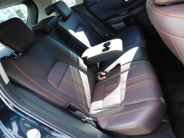 ＺＲ－Ｖ ｅ：ＨＥＶＺ　４ＷＤ　元試乗車　全周囲　前後ドラレコ　コネクトディスプレー　前後パーキングセンサー　電動バックドア　ＢＳＩ　ＢＯＳＥサウンド　ＥＴＣ２．０　置くだけ充電器　シート・ハンドルヒーター　後退出庫Ｓ　禁煙（32枚目）