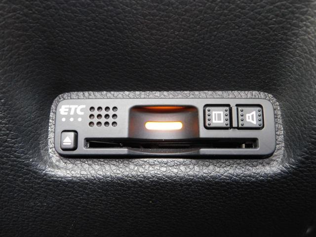 シビック ハッチバック　ホンダセンシング　純ドラレコ前　パワーシート　シートヒーター　ＥＴＣ　革巻ステア　ＬＥＤ　フォグ　パドル　サイドカーテンエアバッグ　イモビライザー　セキュリティアラーム　ＢＴ接続　禁煙　ワンオーナー（16枚目）