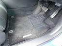 車内フロアには汚れから車内を守るフロアマットを装着しております。ご納車前に取り外してクリーニングいたします!