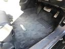 足元にはフロアマットも装着されております。