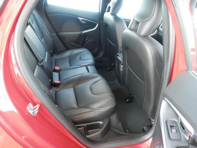 Ｖ４０ Ｄ４　黒レザー・セーフティＰＫＧ・純正ナビ・ＥＴＣ・Ｓキー（12枚目）