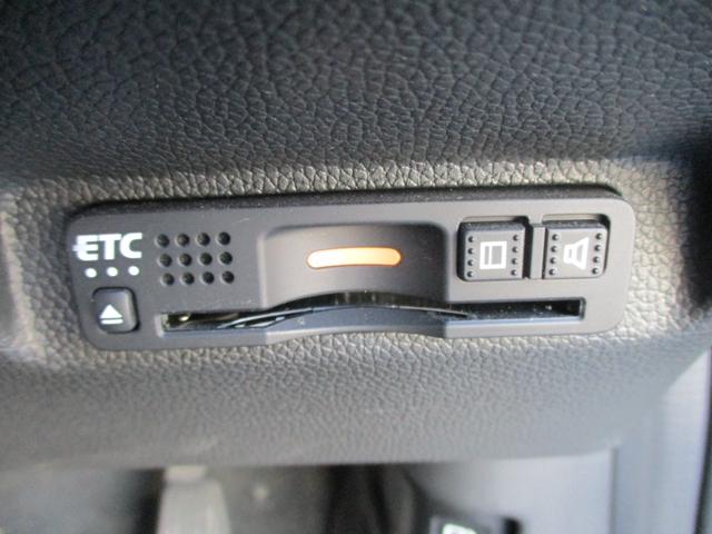 フリード＋ハイブリッド ハイブリッド・クロスターホンダセンシング　禁煙　純正ナビ　フルセグＴＶ　ＢＴ　バックカメラ　ＥＴＣ　両側電動スライドドア　ナビ連動純正前後ドラレコ　ＬＥＤ　ＬＥＤフォグライト　純正１５インチアルミホイール　ドアバイザー　地デジフルセグ　ＵＳＢ（16枚目）