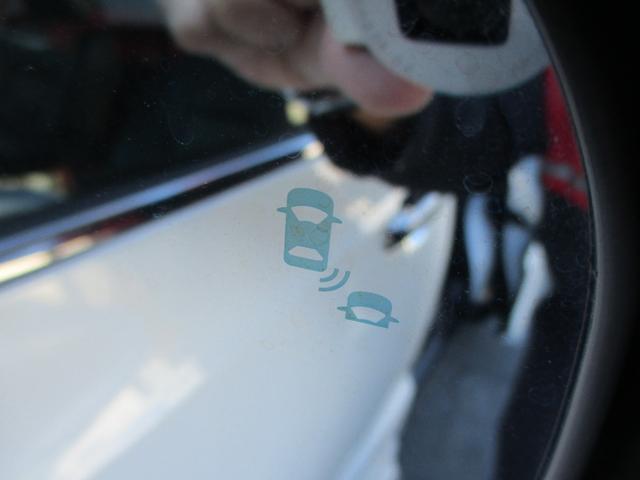 オデッセイ アブソルート・ＥＸホンダセンシング　１１．６インチフリップダウンモニター　９インチナビ　ナビ連動前後ドラレコ　ブラインドスポットインフォメーション　３ゾーンエアコン　運転手助手席パワーシートシートヒーター　マルチビューカメラ　ワンオーナ（12枚目）