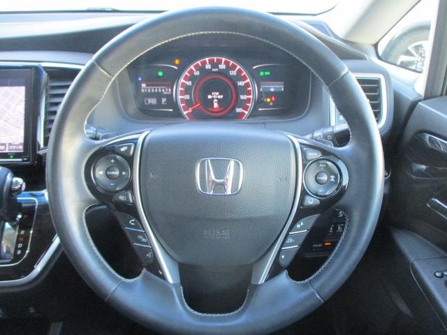 オデッセイ アブソルート・ＥＸホンダセンシング　１１．６インチフリップダウンモニター　９インチナビ　ナビ連動前後ドラレコ　ブラインドスポットインフォメーション　３ゾーンエアコン　運転手助手席パワーシートシートヒーター　マルチビューカメラ　ワンオーナ（14枚目）