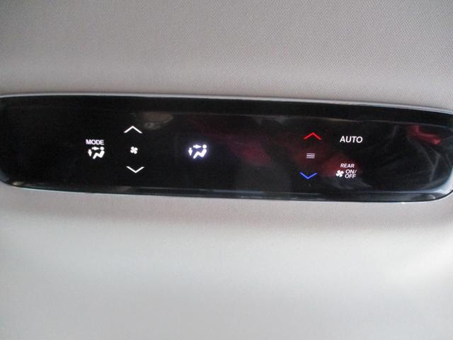 オデッセイ アブソルート・ＥＸホンダセンシング　１１．６インチフリップダウンモニター　９インチナビ　ナビ連動前後ドラレコ　ブラインドスポットインフォメーション　３ゾーンエアコン　運転手助手席パワーシートシートヒーター　マルチビューカメラ　ワンオーナ（26枚目）