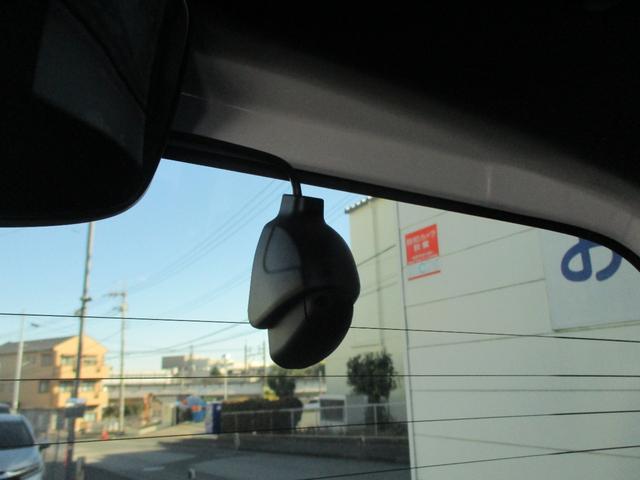 N-BOXカスタム L 純正ナビ フルセグTV CD DVD リヤカメラ ETC 禁煙 ワンオーナー 純正前後ドラレコ シートヒーター 衝突軽減ブレーキ サイドカーテンエアバック コーナーセンサー 両席電動スライドドア(19枚目)