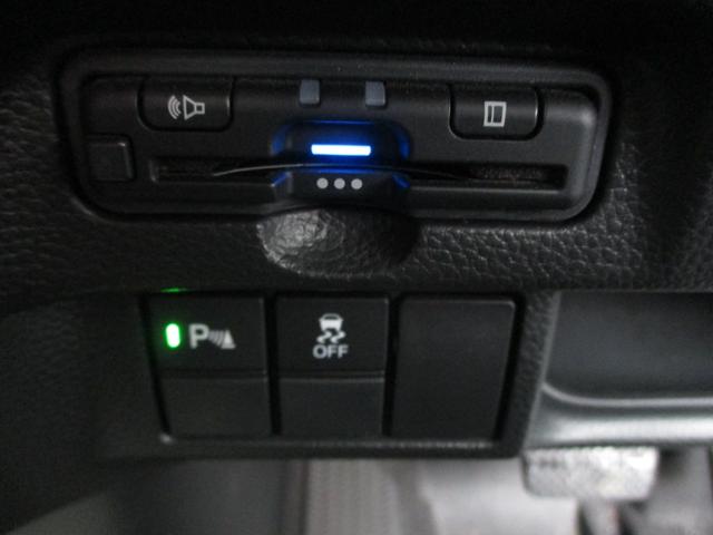 N-BOXカスタム Lターボ ワンオーナー ホンダセンシング LED 純正ナビ フルセグ BT バックカメラ ETC ナビ連動純正前後ドラレコ シートヒーター ルーフコンソール 両側パワスラ サイドカーテンエアバック 1オーナー(16枚目)