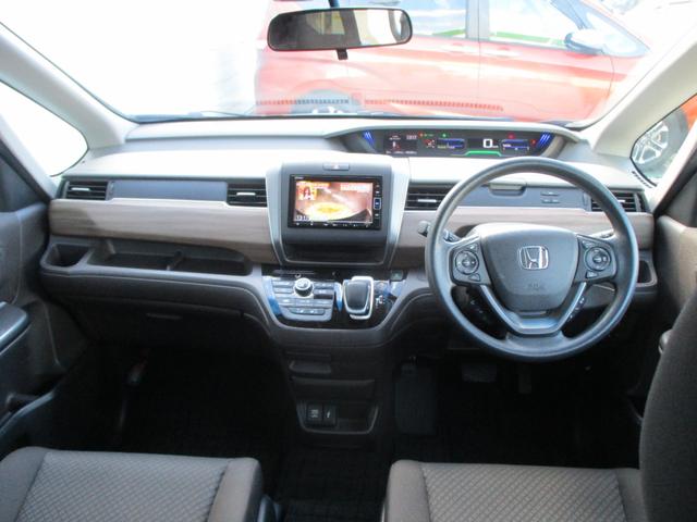 フリードハイブリッド ハイブリッド・Ｇホンダセンシング　Ｃパッケージ　ＬＥＤ　シートヒーター　両側電動スライドドア　サンシェード　ナビ　バックカメラ　ＥＴＣ　ＵＳＢ　ドアバイザー　フロアマット　オートリトラミラー　禁煙　１オーナー　キーフリーシステム（8枚目）