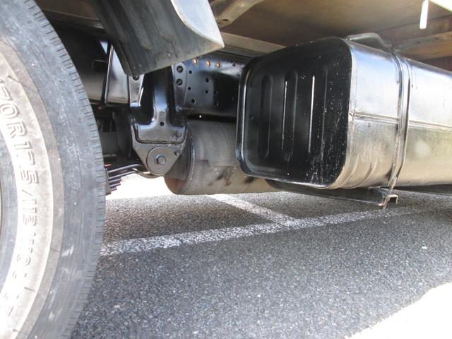 デュトロ 全低床　１オーナー　記録簿付き　５速ＭＴ車　垂直パワーリフト　３Ｔ積み　４ナンバー　自社ユーザー下取車（12枚目）