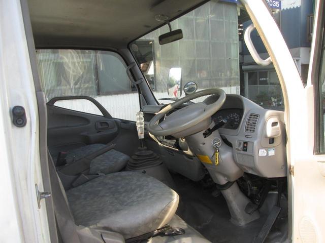 デュトロ 全低床　１オーナー　記録簿付き　５速ＭＴ車　垂直パワーリフト　３Ｔ積み　４ナンバー　自社ユーザー下取車（18枚目）