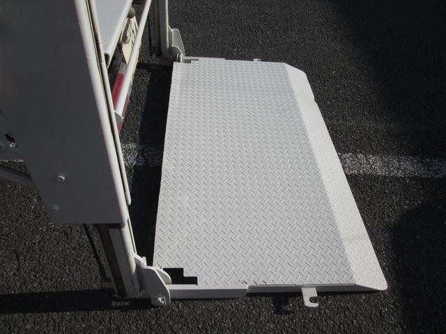 デュトロ 全低床　１オーナー　記録簿付き　５速ＭＴ車　垂直パワーリフト　３Ｔ積み　４ナンバー　自社ユーザー下取車（22枚目）