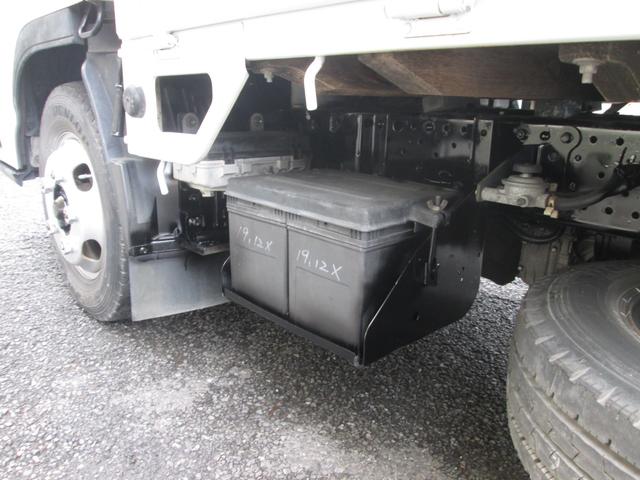 エルフトラック フルフラットロー 2t 平ボディー キーレス ETC 10尺木製全低床(13枚目)