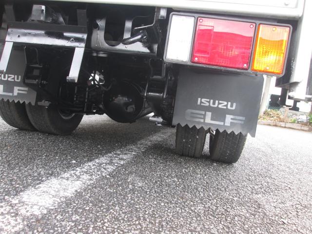 エルフトラック フルフラットロー 2t積み 垂直パワーリフト 10尺木製全低床(5枚目)