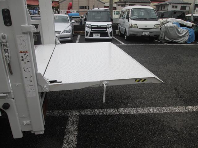 エルフトラック フルフラットロー 2t積み 垂直パワーリフト 10尺木製全低床(8枚目)