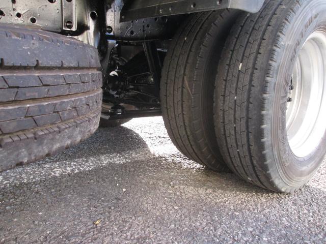 エルフトラック フルフラットロー 平ボディー オートマチック 10尺全低床 4ナンバー(8枚目)