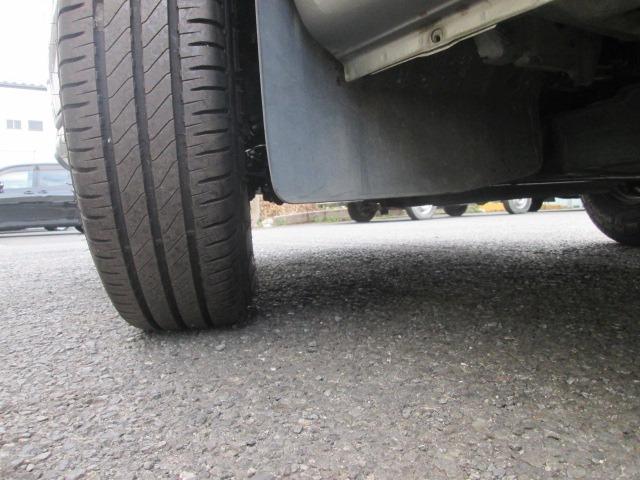 キャラバン ロングＤＸ　Ｖ－ＬＴＤ　ＩＩ　ガソリン車　低床荷台　キーレス　６人乗り（27枚目）