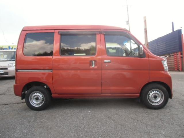 ハイゼットカーゴ デラックスリミテッド　ナビＴＶ　ワンオーナー　パワーウインド　エアバッグ　キーレスエントリー　禁煙車　ＡＣ　ドライブレコーダー　助手席エアバック　ＡＢＳ　記録簿　パワステ　ＥＴＣ　両側スライドドア　バックカメラ　ナビ（4枚目）