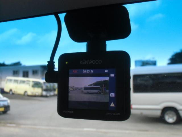 ハイゼットカーゴ デラックスリミテッド　ナビＴＶ　ワンオーナー　パワーウインド　エアバッグ　キーレスエントリー　禁煙車　ＡＣ　ドライブレコーダー　助手席エアバック　ＡＢＳ　記録簿　パワステ　ＥＴＣ　両側スライドドア　バックカメラ　ナビ（22枚目）
