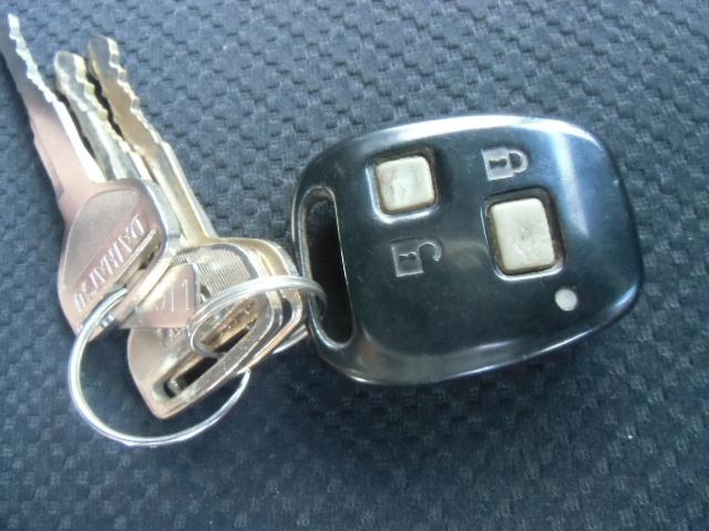 ハイゼットカーゴ デラックスリミテッド　ナビＴＶ　ワンオーナー　パワーウインド　エアバッグ　キーレスエントリー　禁煙車　ＡＣ　ドライブレコーダー　助手席エアバック　ＡＢＳ　記録簿　パワステ　ＥＴＣ　両側スライドドア　バックカメラ　ナビ（24枚目）