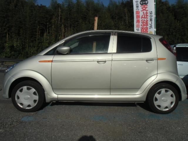 Ｒ２ Ｆプラス　ナビＴＶ　禁煙車　電動格納ミラー　エアコン　パワステ　ＥＴＣ　４ＷＤ　キーレス　衝突安全ボディ　ＤＶＤ再生可（5枚目）