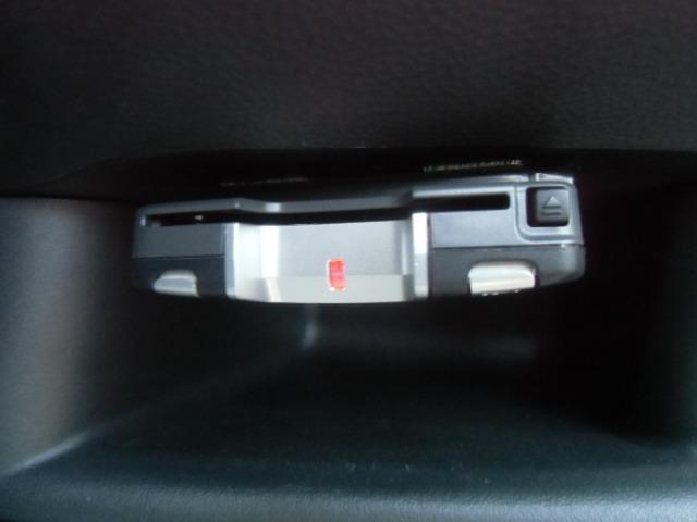 Ｒ２ Ｆプラス　ナビＴＶ　禁煙車　電動格納ミラー　エアコン　パワステ　ＥＴＣ　４ＷＤ　キーレス　衝突安全ボディ　ＤＶＤ再生可（24枚目）
