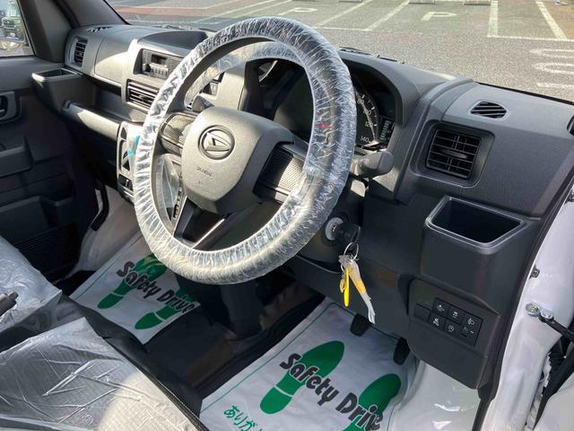 ハイゼットカーゴ DX キーレスエントリー/ハロゲンヘッドライト/スマートアシスト/パワーウインドウ/スモークガラス/AMラジオ/エアコン/パワーステアリング/エアバック(8枚目)