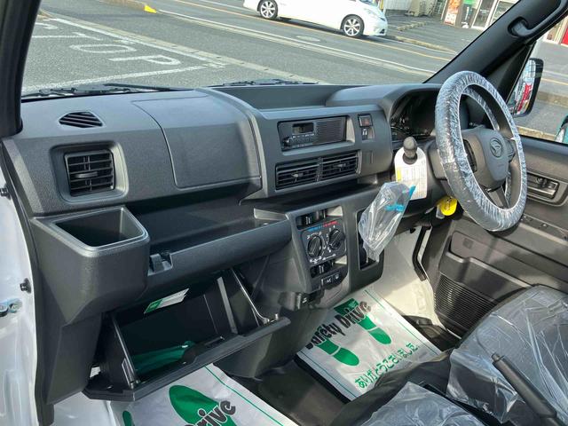 ハイゼットカーゴ DX キーレスエントリー/ハロゲンヘッドライト/スマートアシスト/パワーウインドウ/スモークガラス/AMラジオ/エアコン/パワーステアリング/エアバック(26枚目)