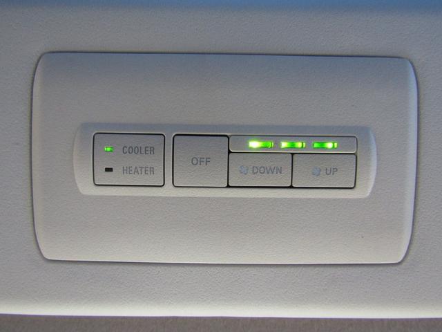 デリカＤ：５ Ｄ　パワーパッケージ　ストラーダ７型メモリナビ　ＣＤ／ＤＶＤ再生　地デジ　両パワスラ　バックカメラ　ＥＴＣ　シートヒーター　クルーズコントロール　ＨＩＤヘッドライト（52枚目）