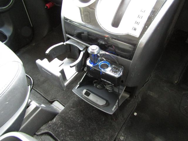 デリカＤ：５ シャモニー　１０周年記念車　アルパイン９型ＢＩＧＸ　ＣＤ／ＤＶＤ再生　ＢＴオーディオ　地デジ　両パワスラ　フリップダウンモニター　バックカメラ　専用ハーフレザー　専用クローム１８ＡＷ　ＥＴＣ　ヒーター付きＰシート（44枚目）