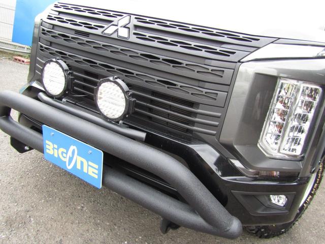 デリカＤ：５ Ｐ　リフトＵＰカスタム　ケンウッド９型メモリナビ　ＢＴオーディオ　地デジ　両側パワスラ　アラウンドビューモニター　電動リアゲート　ヒーター付電動シート　ＥＴＣ　ルーフキャリア　リアラダー　社外１６ＡＷ（21枚目）