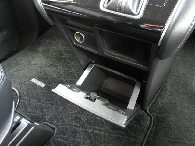 デリカＤ：５ Ｐ　リフトＵＰカスタム　ケンウッド９型メモリナビ　ＢＴオーディオ　地デジ　両側パワスラ　アラウンドビューモニター　電動リアゲート　ヒーター付電動シート　ＥＴＣ　ルーフキャリア　リアラダー　社外１６ＡＷ（43枚目）