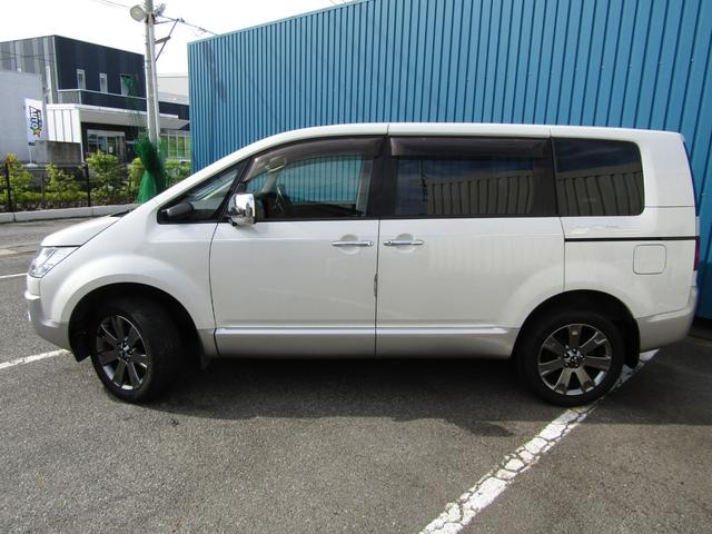デリカＤ：５ シャモニー　１０周年記念車　アルパイン９型ＢＩＧＸ　ＣＤ／ＤＶＤ再生　ＢＴオーディオ　地デジ　両パワスラ　フリップダウンモニター　バックカメラ　専用ハーフレザー　専用クローム１８ＡＷ　ＥＴＣ　ヒーター付きＰシート（18枚目）