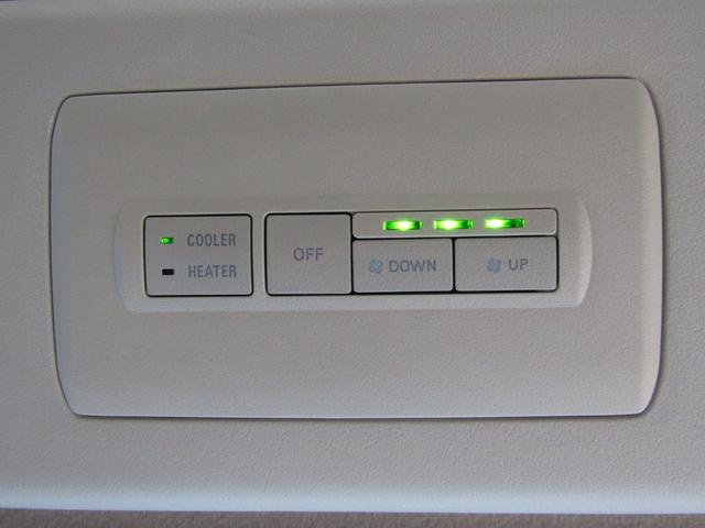 デリカＤ：５ Ｄ　パワーパッケージ　ＮＥＷカラーカスタム　ストラーダ７型メモリナビ　ＣＤ／ＤＶＤ再生　地デジ　両パワスラ　シートヒーター　ＥＴＣ　クルーズコントロール　フロントプロテクター　ＨＩＤヘッドライト（50枚目）