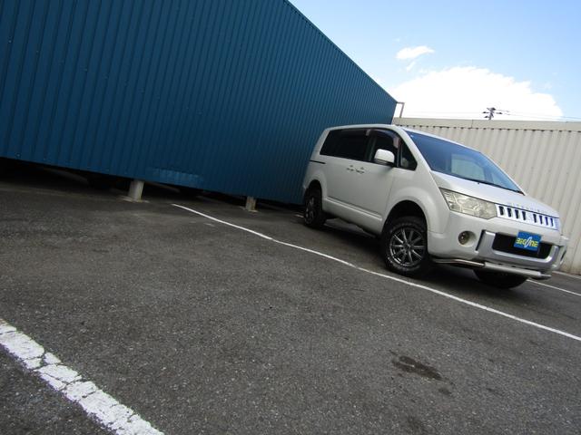 デリカＤ：５ Ｇ　パワーパッケージ　リフトＵＰカスタム　ストラーダ７型メモリナビ　ＣＤ／ＤＶＤ再生　ＢＴオーディオ　地デジ　電動スライドドア　バックカメラ　フロントチューブガード　社外１６インチＡＷ＋デューラー　ＥＴＣ（20枚目）