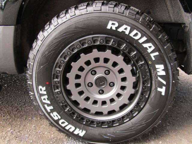 当社は自社工場にて整備を行いますので納車前の徹底的な整備により年式の古いお車でも安心してお乗り続けて頂くことができます。車検やオイル交換など軽整備まで当社サービススタッフになんでもお任せ下さい。