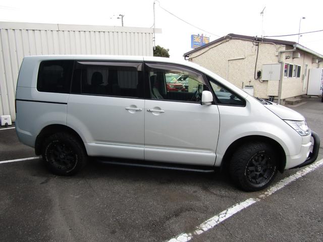 デリカＤ：５ Ｄ　パワーパッケージ　リフトＵＰカスタム　７人乗り　ストラーダ７型メモリナビ　ＢＴオーディオ　地デジ　両パワスラ　フリップダウンモニター　ＧｉギアＦプルバー　サイドステップ　ソリッドレーシング＋ジオランダー　ＥＴＣ（23枚目）