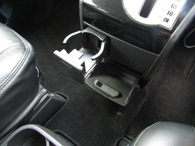 デリカＤ：５ Ｄ　パワーパッケージ　リフトＵＰカスタム　７人乗り　ストラーダ７型メモリナビ　ＢＴオーディオ　地デジ　両パワスラ　フリップダウンモニター　ＧｉギアＦプルバー　サイドステップ　ソリッドレーシング＋ジオランダー　ＥＴＣ（45枚目）