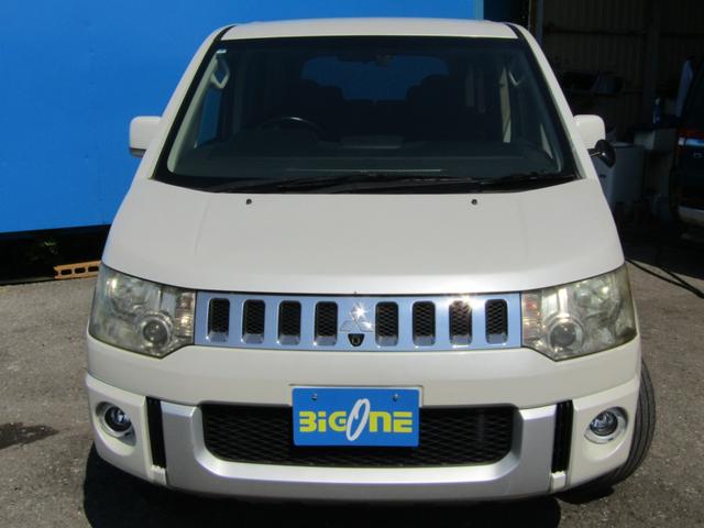 当社は自社工場にて整備を行いますので納車前の徹底的な整備により年式の古いお車でも安心してお乗り続けて頂くことができます。車検やオイル交換など軽整備まで当社サービススタッフになんでもお任せ下さい。