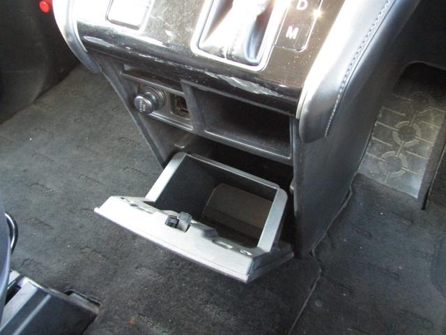 デリカＤ：５ Ｐ　７人乗り　１０．１型メモリナビ　ＣＤ／ＤＶＤ再生　ＢＴオーディオ　地デジ　両パワスラ　アラウンドビューモニター　エレクトリックテールゲート　オートステップ　ｅアシスト　ヒーター付き電動シート　ＬＥＤ（39枚目）