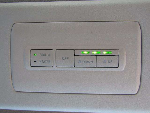 デリカＤ：５ Ｐ　７人乗り　１０．１型メモリナビ　ＣＤ／ＤＶＤ再生　ＢＴオーディオ　地デジ　両パワスラ　アラウンドビューモニター　エレクトリックテールゲート　オートステップ　ｅアシスト　ヒーター付き電動シート　ＬＥＤ（57枚目）