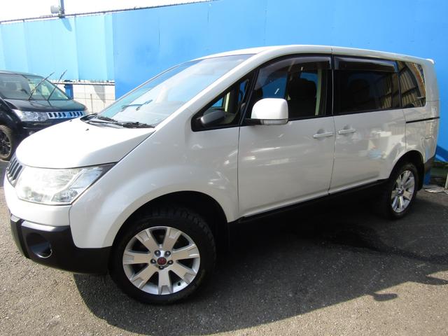 デリカＤ：５ Ｄ　パワーパッケージ　７人乗り　マットブラックツートーン　クラリオン７型メモリナビ　ＣＤ／ＤＶＤ再生　ＢＴオーディオ　地デジ　両パワスラ　バックカメラ　ＥＴＣ　シートヒーター　クルーズコントロール　ＨＩＤヘッドライト（12枚目）