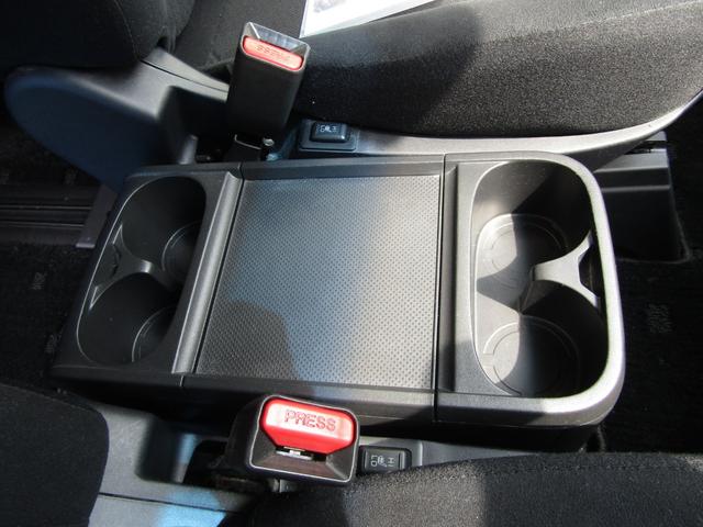 デリカＤ：５ Ｄ　パワーパッケージ　７人乗り　マットブラックツートーン　クラリオン７型メモリナビ　ＣＤ／ＤＶＤ再生　ＢＴオーディオ　地デジ　両パワスラ　バックカメラ　ＥＴＣ　シートヒーター　クルーズコントロール　ＨＩＤヘッドライト（41枚目）