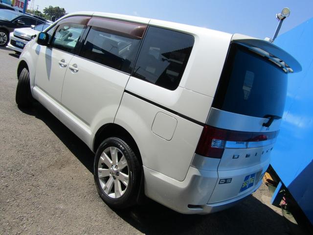 当社は自社工場にて整備を行いますので納車前の徹底的な整備により年式の古いお車でも安心してお乗り続けて頂くことができます。車検やオイル交換など軽整備まで当社サービススタッフになんでもお任せ下さい。