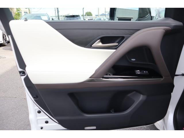 LX LX600 モデリスタエアロパーツ モデリスタサイドステップメタルプレート マークレビンソン リヤエンターテインメント 22インチAW サンルーフ デジタルインナーミラー 電動格納サードシート 7人乗り(61枚目)