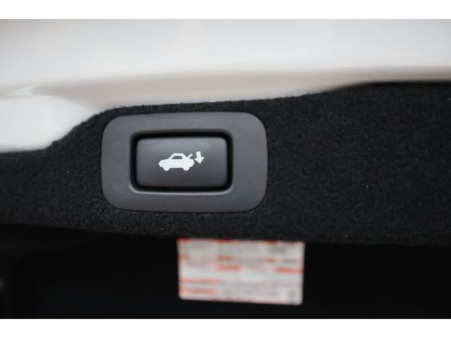 GS GS450h Fスポーツ 1オーナー サンルーフ 三眼LEDヘッドライトアダプティブハイビームシステム パワートランク ヘッドアップディスプレイ クリアランスソナー 本アルミ名栗調パネル ブラインドスポットモニター 後席SRS(12枚目)