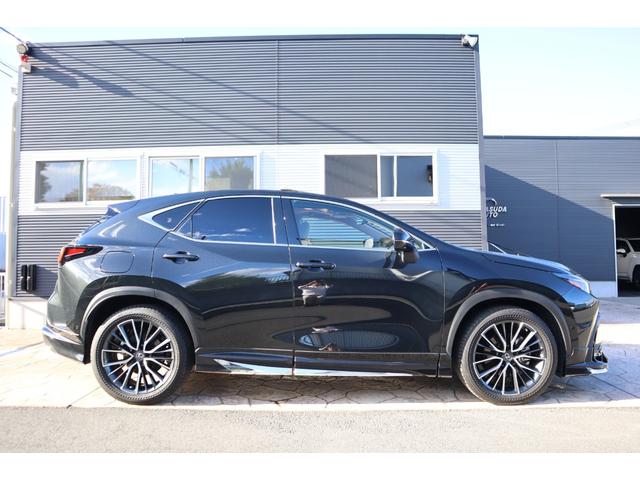 NX NX450h+ バージョンL サンルーフ モデリスタエアロパーツ デジタルインナーミラー 前後ドライブレコーダー 別体ディスクプレイヤー パノラミックビューモニター 三眼LEDヘッドライト 後席シートヒーター パワーバックドア(4枚目)