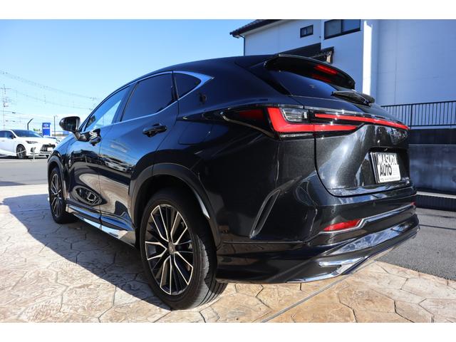 NX NX450h+ バージョンL サンルーフ モデリスタエアロパーツ デジタルインナーミラー 前後ドライブレコーダー 別体ディスクプレイヤー パノラミックビューモニター 三眼LEDヘッドライト 後席シートヒーター パワーバックドア(5枚目)