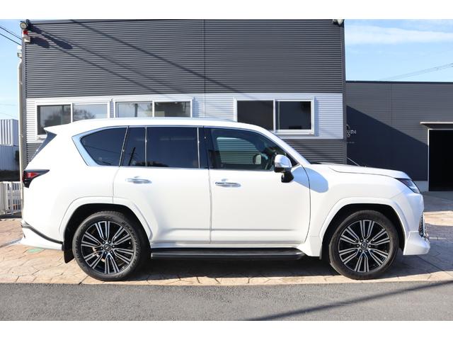 ＬＸ ＬＸ６００　走行２５ｋｍ　１オーナー　モデリスタエアロパーツ　マークレビンソン　リヤエンターテインメント　２２インチＡＷ　デジタルインナーミラー　サンルーフ　ドライバーモニター　ＨＤＭＩ　パワーバックドア（4枚目）