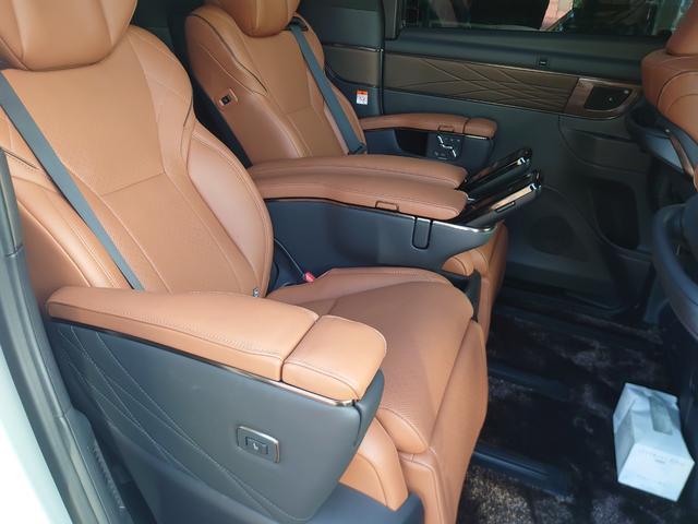 ヴェルファイアハイブリッド エグゼクティブラウンジ　４ＷＤ　モデリスタエアロキット　ユニバーサルステップ　ブラウンナッパレザー　ＪＢＬ　リアマッサージ付エグゼクティブシート　ダイヤモンドカットイルミネーション　サイドエンブレムイルミ　ＣＤ　ＤＶＤデッキ（23枚目）